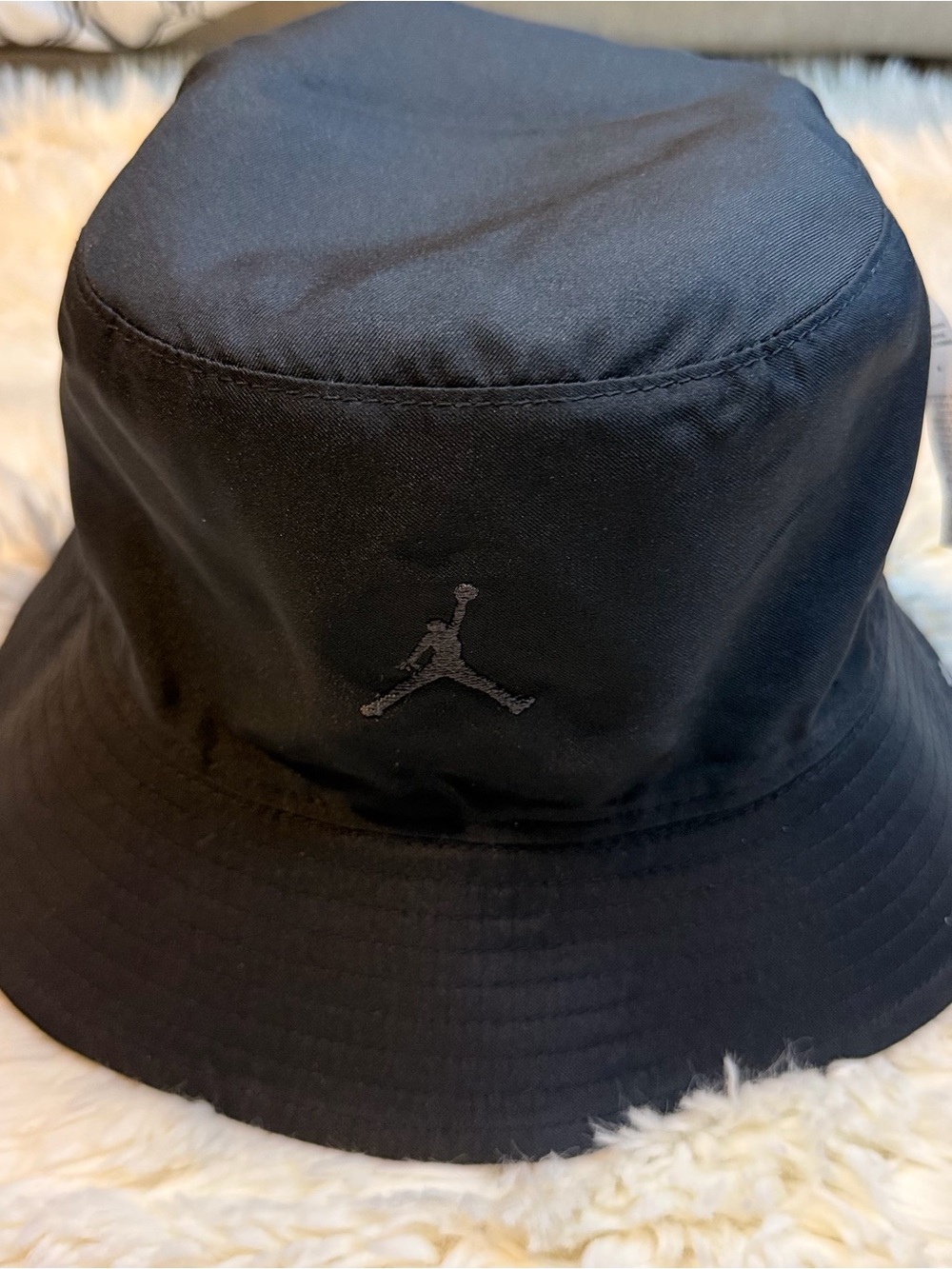 NWT Jordan men’s Black Embroidered Jumpman Bucket Hat size medium